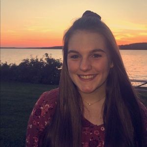 Meet your Posher, Kayla